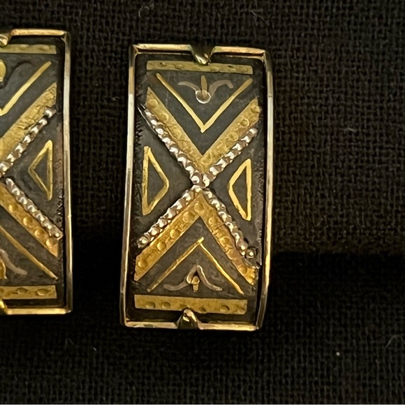 Vintage Damascene Clip on Earrings - Picture 4 of 11